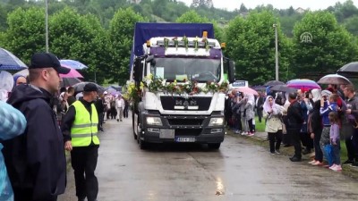 soykirim - Srebrenitsa kurbanlarının cenazeleri Potoçari'ye ulaştı - POTOÇARİ Videosu