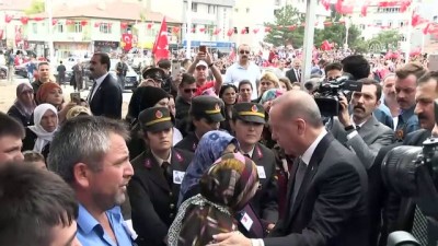 sarilar - Cumhurbaşkanı Erdoğan, terör saldırısında 11 aylık bebeğiyle şehit olan Nurcan Karakaya'nın ailesine taziyede bulundu (1) - SİVAS Videosu