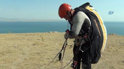 gokyuzu -  Erciş semalarındaki ilk yamaç paraşütü türkülerle başladı  Videosu