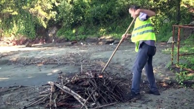 cevre temizligi - Denize sürüklenen odun ve fındıklar toplanıyor - ORDU Videosu