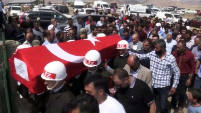 cenaze araci - Şehit asker son yolculuğuna uğurlandı (2) - AĞRI  Videosu