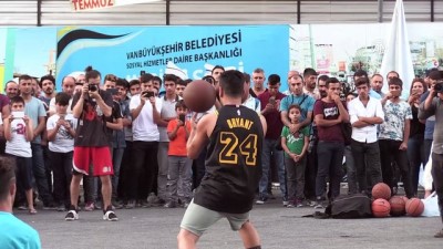 basketbol - Van'da akrobatik basketbol gösterisi Videosu