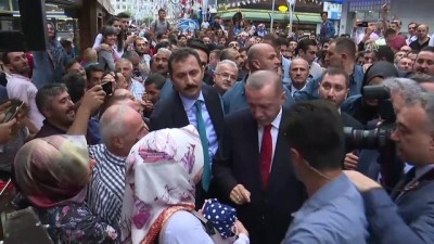 dugun davetiyesi - Cumhurbaşkanı Erdoğan, kafeye ziyarette bulunarak vatandaşlarla sohbet etti - RİZE Videosu