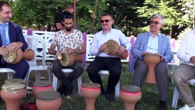 salda - Protokol darbuka çaldı, köylüler dinledi - BİLECİK Videosu