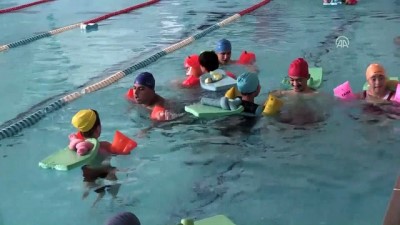 bedensel engelli - Engelli çocuklar havuzda sosyalleşiyor - ADIYAMAN  Videosu