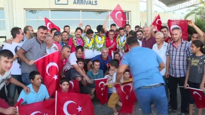 milli sporcular - İşitme engelli şampiyonlar Antalya'da Videosu