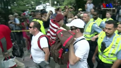 Washington’da Karşılıklı Gösteriler 