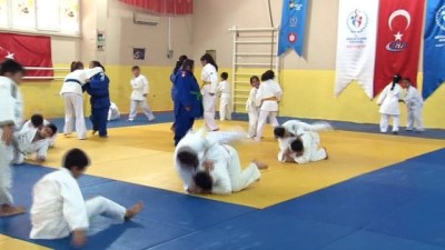 nani - Emanet judogiyle maça çıkıp önce Türkiye ardından Balkan şampiyonu oldular  Videosu