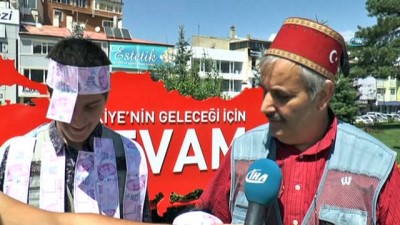 mucit -  Erzurumlu vatandaş çocuklarının üzerine TL ve Dolar yapıştırıp meydanda dolaştırdı Videosu