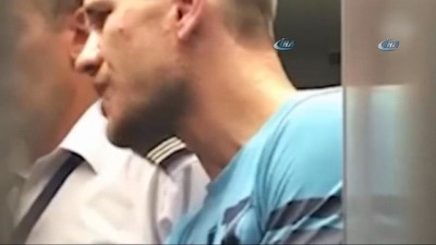 caga -  - Rusya'da Irkçılık Yapan Yolcu Gözaltına Alındı  Videosu