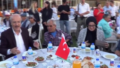 engelli cocuk -  Balıkesir Büyükşehir Belediyesi 150 akülü araç dağıttı  Videosu