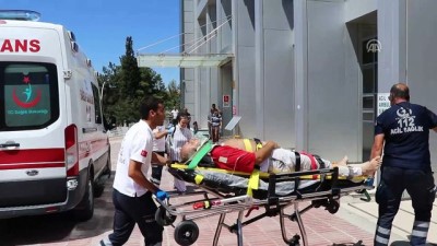 Burdur'da minibüs devrildi: 8 yaralı 