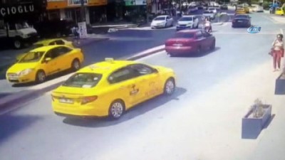 cinayete tesebbus -  İstanbul’da kadının kafatasının kırıldığı feci kaza kamerada  Videosu