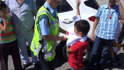 hatali sollama -  Kırmızı düdüklü çocuk polisler iş başında Videosu