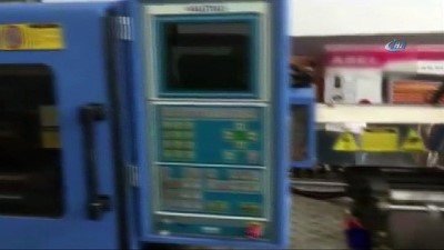 imalathane -  Küçükçekmece’de sahte parfüm imalathanesine baskın  Videosu