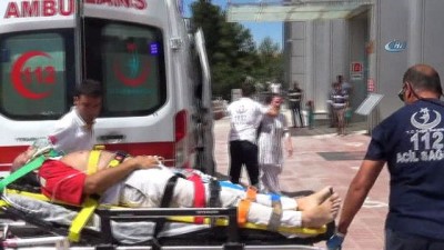 direksiyon -  Minibüs refüje devrildi: 8 yaralı Videosu