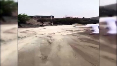 siddetli yagis -  - Suudi Arabistan'da Şiddetli Yağmur Sele Dönüştü  Videosu