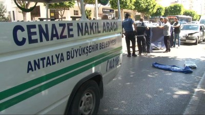 yasli kadin -  100 metre ilerideki üst geçidi kullanmayan yaşlı kadın kazada hayatını kaybetti  Videosu