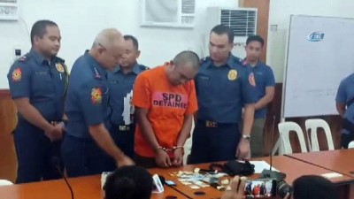  - Filipinler'de Uyuşturucu Operasyonunda 1 Polis Yakalandı 