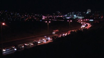 trafik yogunlugu - Anadolu Otoyolu'nda bayram yoğunluğu - KOCAELİ Videosu