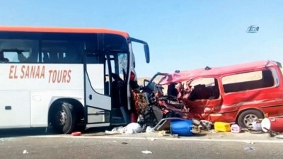sahil yolu -  - Mısır'da trafik kazası: 8 ölü, 14 yaralı Videosu