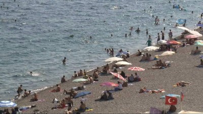  Antalya'da sahillerde bayram yoğunluğu