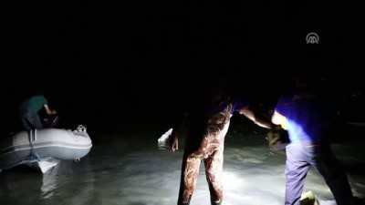 surat teknesi - Burdur Gölü'nde mahsur kalan 2 kişi kurtarıldı Videosu