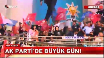 Cumhurbaşkanı Erdoğan yeniden genel başkan seçildi