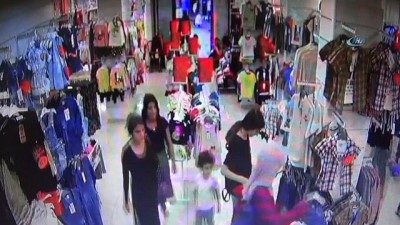 kadin hirsiz -  Kadın hırsızlar, alışveriş yapmaya gelen genç kadını soydu... Hırsızlık anları kamerada  Videosu