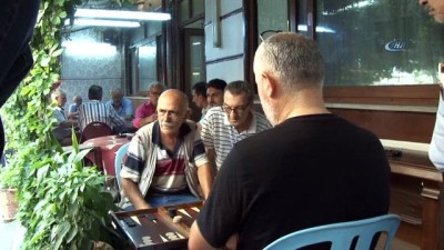  Mahalleliyi sokağa döken yangın umurlarında olmadı