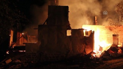 Kastamonu'da 8 ev yandı 