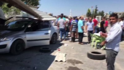  Kontrolden çıkan otomobil lokantaya daldı 