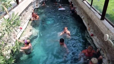 termal su - Pamukkale'de tatil yoğunluğu - DENİZLİ Videosu