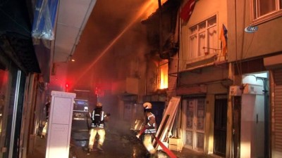 oksijen tupu -  Beyoğlu’nda ahşap bina alev alev yandı  Videosu