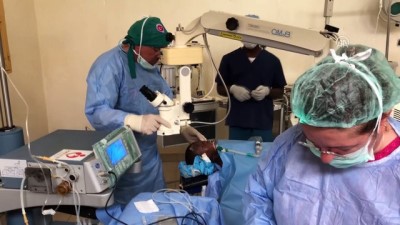 goz ameliyati - Nijer'deki organ nakli yasağı yüzünden küçük Surac gözüne kavuşamıyor - AGUIE  Videosu