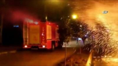trafik levhasi -  Önce kaza yaptı sonra cayır cayır yandı  Videosu