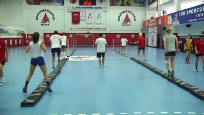 hentbol - Şampiyon takımın ilk hedefi Süper Kupa - ANTALYA  Videosu