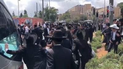 zorunlu askerlik - Ultra-Ortodoks Yahudiler'den zorunlu askerlik protestosu Videosu
