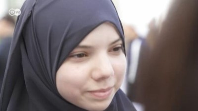 kucuk kiz - Almanya'da çocuklara başörtüsü yasağı tartışılıyor  Videosu