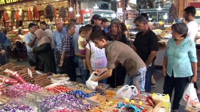 bayram sekeri -  Elazığ’da Kapalı ve Bakırcılar çarşısında bayram bereketi  Videosu