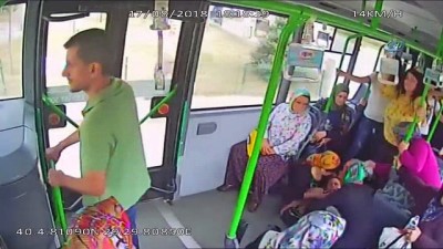 yasli kadin -  Otobüs şoförü kalp krizi geçiren kadının hayatını böyle kurtardı  Videosu