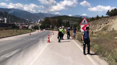 saglik personeli - Otomobil devrildi: 3 yaralı - KARABÜK Videosu