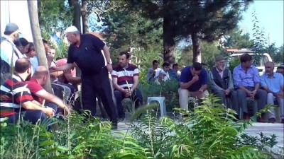 yasli genc - Pazaryeri halkı namazını kılıp mezarlığı ziyaret etti - BİLECİK Videosu