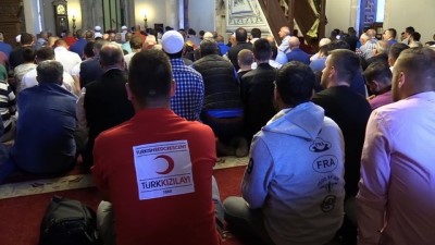 bayram namazi - Balkanlar'da Müslümanlar Kurban Bayramı'nı coşkuyla karşıladı - PRİŞTİNE  Videosu