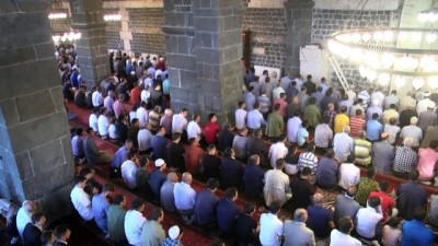 bayram namazi - Kurban Bayramı kutlanıyor - DİYARBAKIR  Videosu