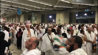 seytan taslama -  - Milyonlarca Müslüman Mina'da Şeytan Taşladı  Videosu