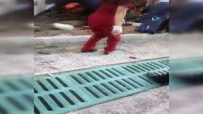 yasli kadin -  Kendiliğinden hareket eden otobüs yaşlı kadını altına aldı: 1 ölü  Videosu