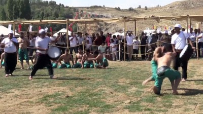 tarihi gun - Malazgirt Zaferi'nin 947. yıl dönümü - Vali Ustaoğlu - BİTLİS Videosu