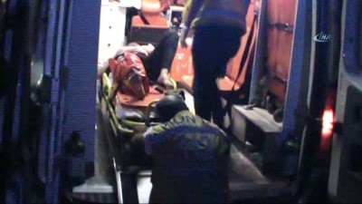 kirim -  Motosikletle otomobil çarpıştı: 10 yaralı  Videosu