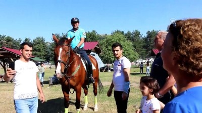 bayram tatili - Abant'a atlı jandarma koruması - BOLU  Videosu